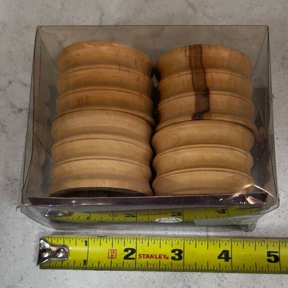NIB Artisans World Marketplace Carved Wooden Napkin Rings OS Tan Set Of 4 - Picture 3 of 6
